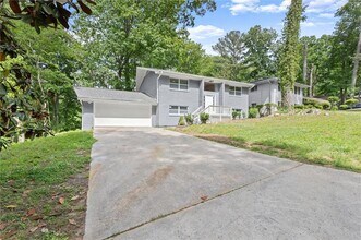 Building Photo - 495 Larchmont Cir NW