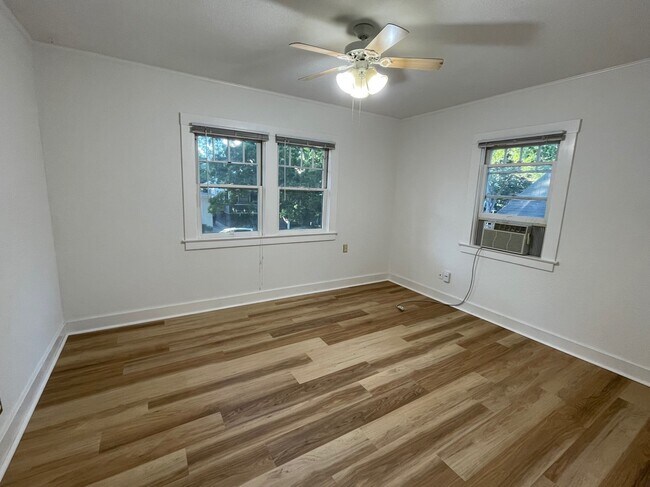 Sala de estar - 2204 G St