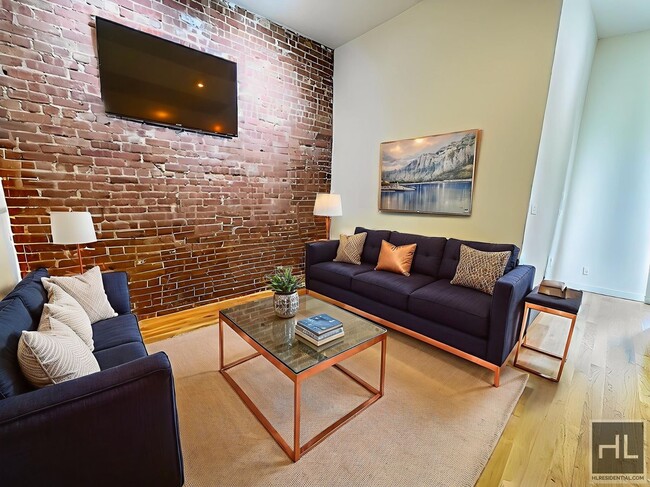 Building Photo - Floor Through 4 Bed/1.5 Bath Penthouse in ...