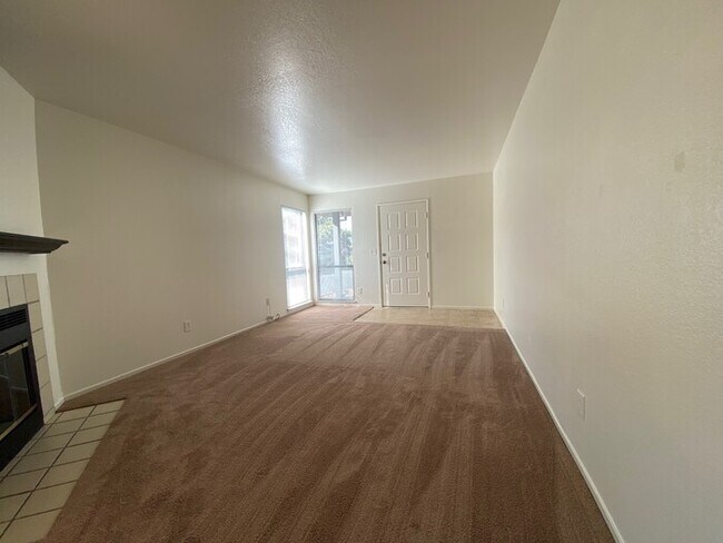 Building Photo - 2/2 Condo in Folsom for Rent! 911 Bidwell #F