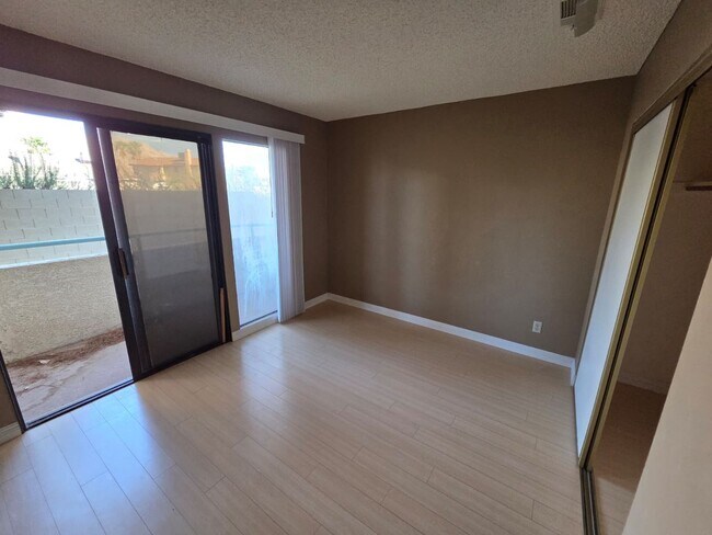 Foto del edificio - First-Floor 2 Bed / 2 Bath Condo w/ Garage...