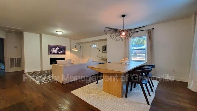 Foto del edificio - 7 Foxhall Rd