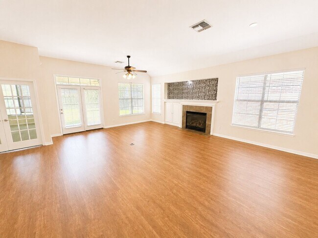 Building Photo - The Haven Neighborhood!