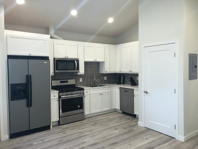 Building Photo - 6140 W 74th St