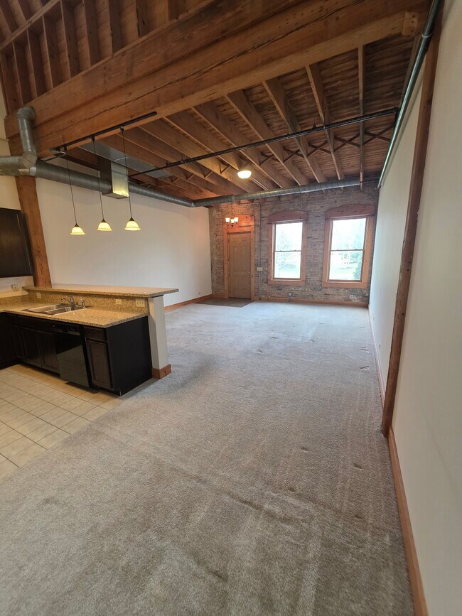 Building Photo - 270 Hutchins Ct