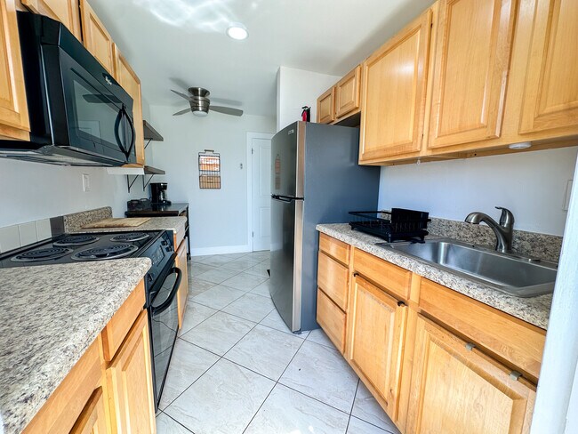 Building Photo - 505 N Riverside Dr