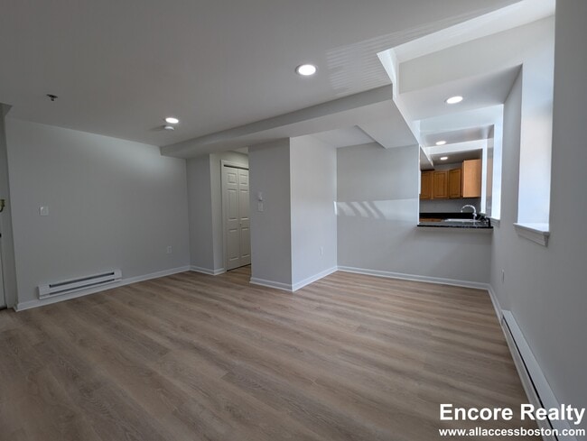 Building Photo - 32 Queensberry St