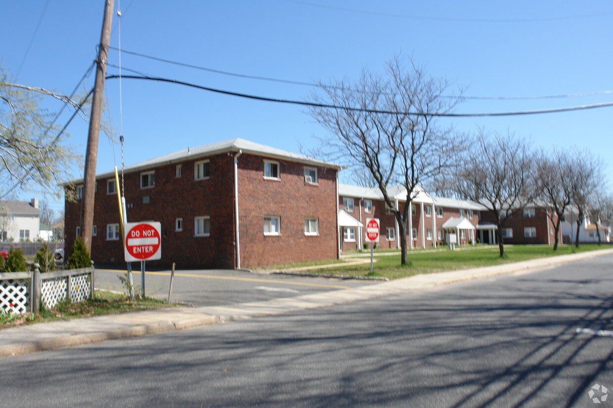 Primary Photo - Richardson Apartments