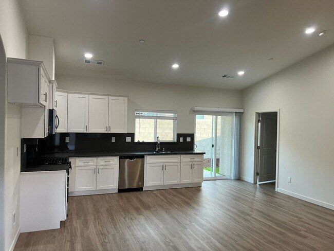 Building Photo - 8407 Grandy St