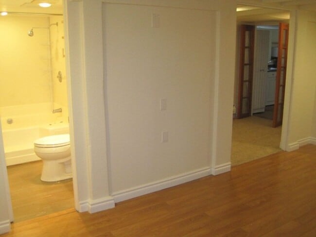 Building Photo - 549
