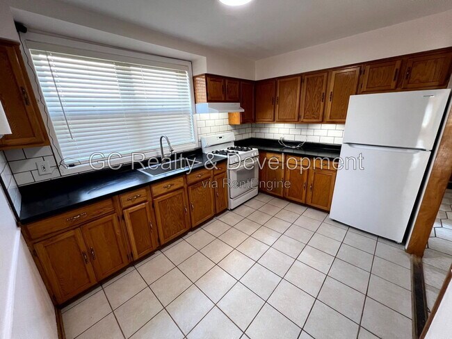 Foto del edificio - 4447 N Melvina Ave