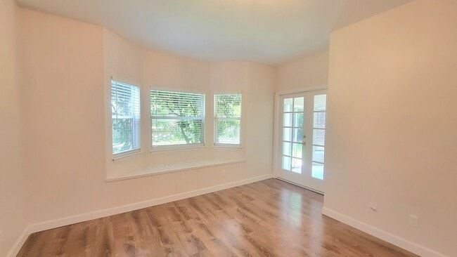 Building Photo - 596 N Nova Rd