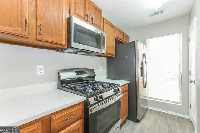 Building Photo - 3020 Linden Dr