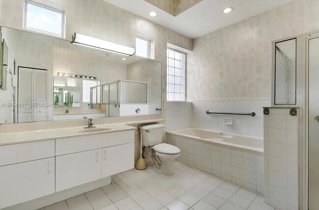 Foto del edificio - 2752 Barclay Ln