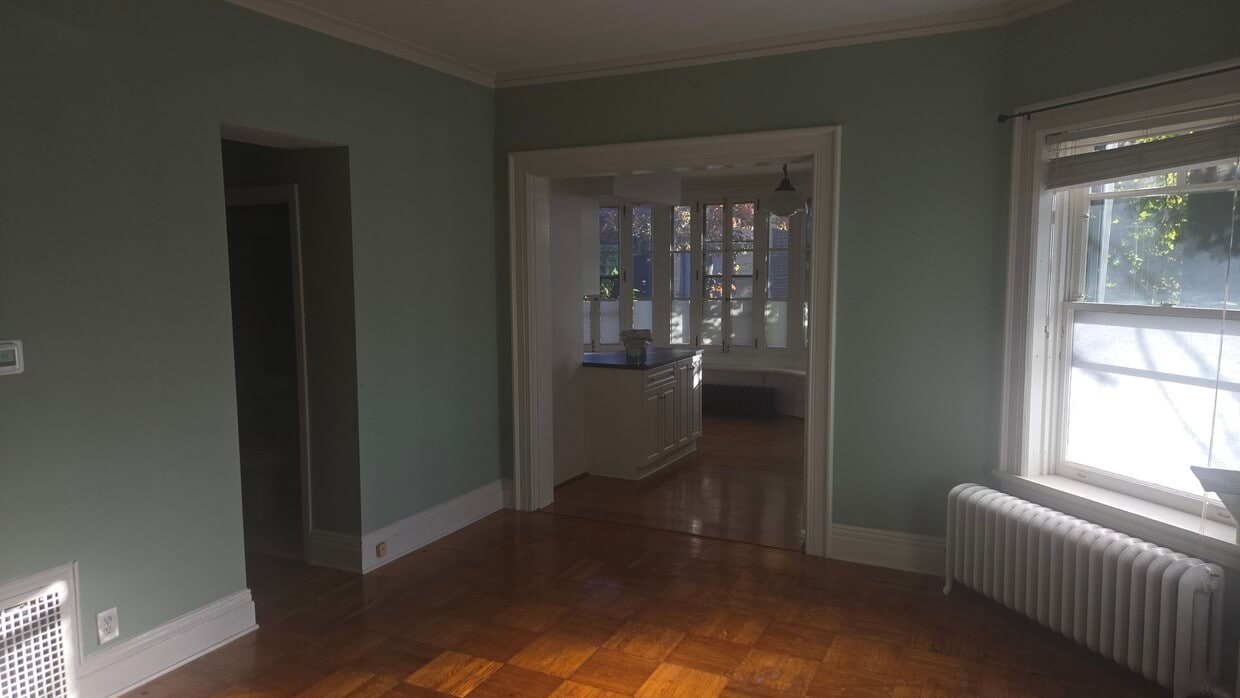 Building Photo - 107 Hodge Ave