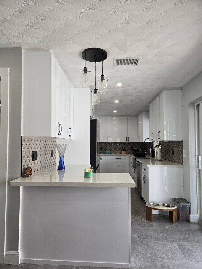 Foto del edificio - 1634 NE 4th Pl