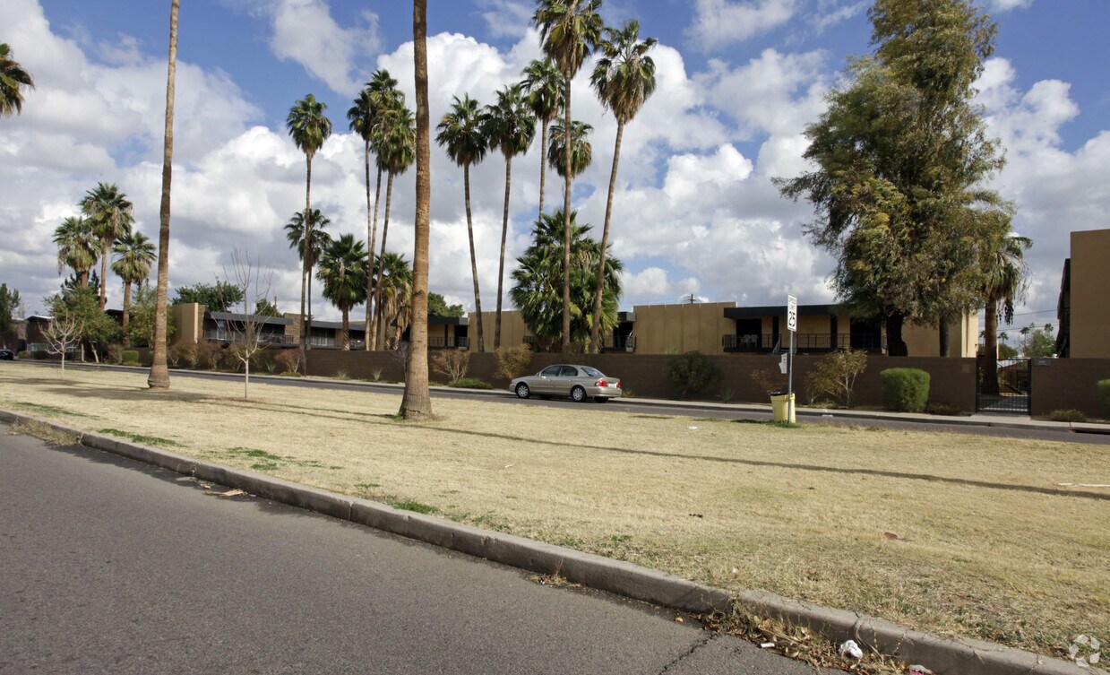 Building Photo - Hialeah Apartments