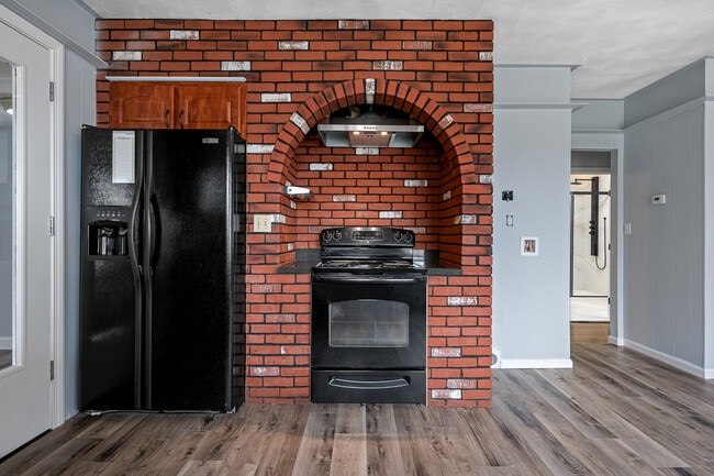 Building Photo - 7 Pasadena Pky