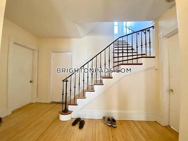 Building Photo - 26 Mapleton St