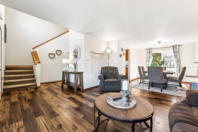 Foto del edificio - 704 Evergreen Place