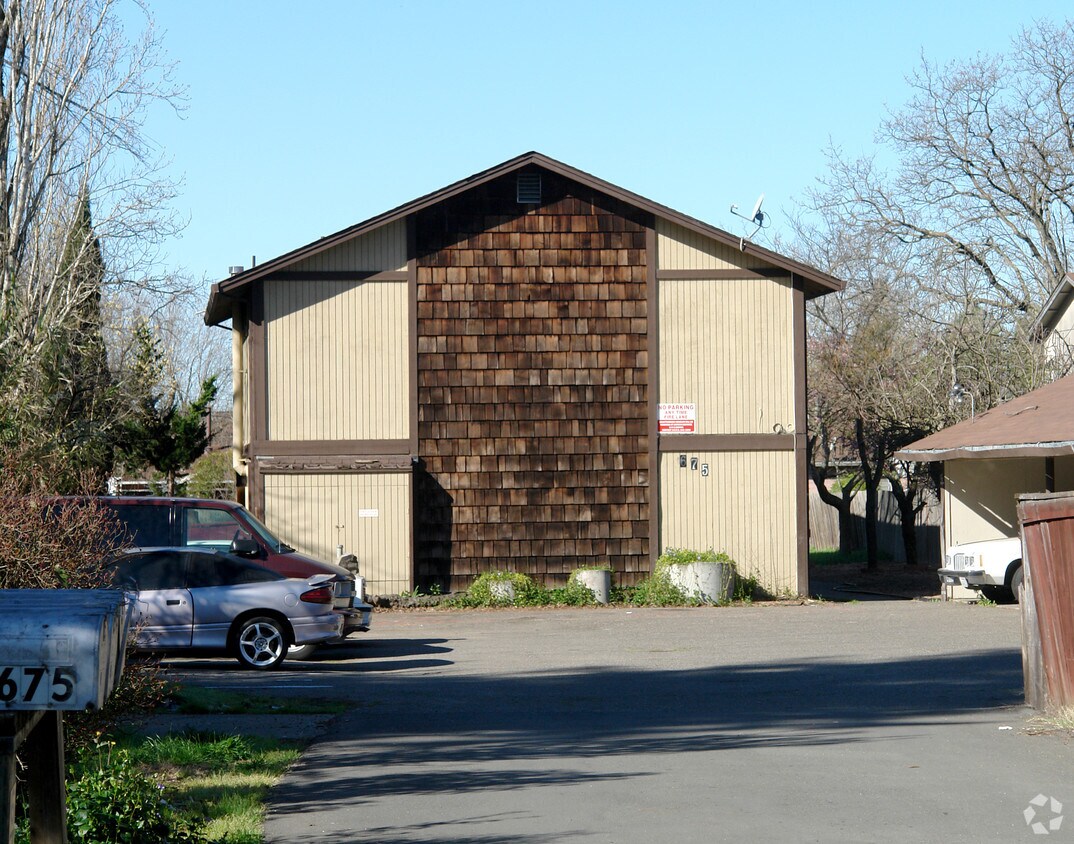 Foto del edificio - 675 Dutton Ave