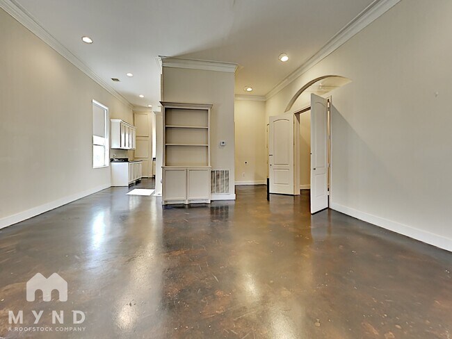 Foto del edificio - 5801 Winsome Ln Apt 205