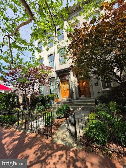 Building Photo - 1343 Q St NW