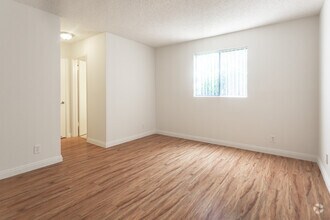2BR,2BA- 1,020SF - Bedroom - The Alexio