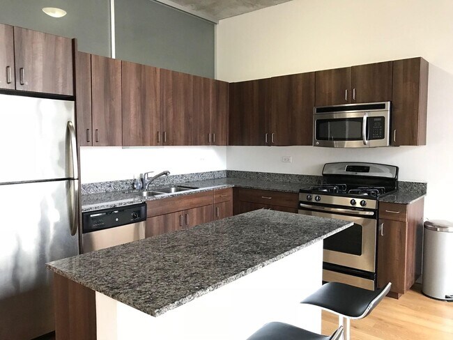 Foto del edificio - High floor 2b2b unit right by Westloop