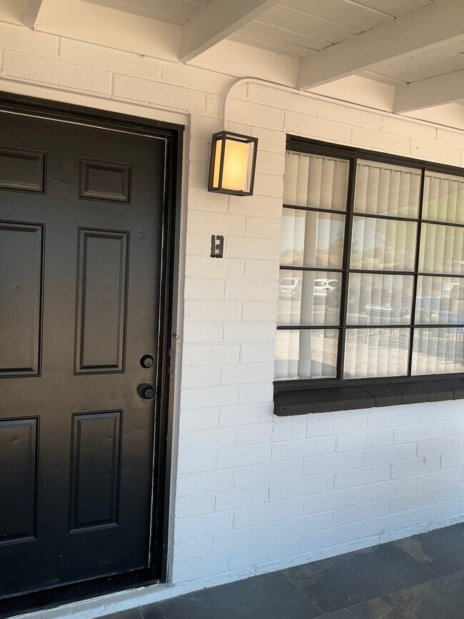 Foto del edificio - 1327 E Carol Ave