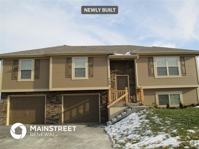 Building Photo - 104 Golfview Dr