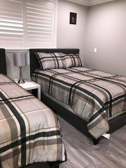 Building Photo - 9303 De Adalena St