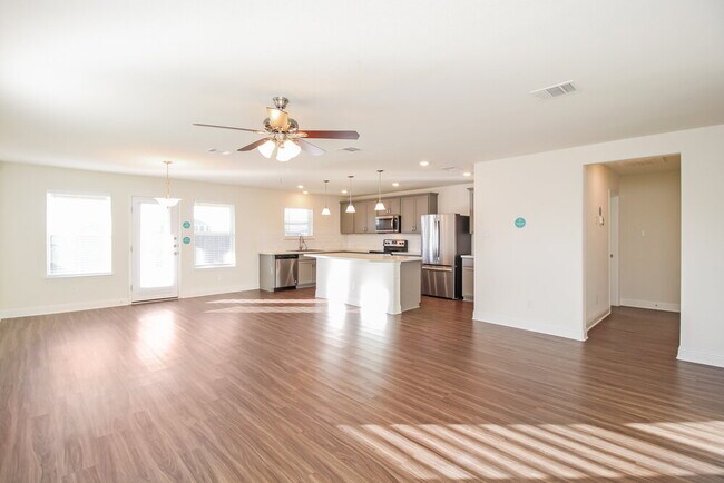 Building Photo - 2637 Wayne Ave