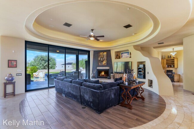 Building Photo - 3 br, 3.5 bath House - 10505 E Cinder Cone...