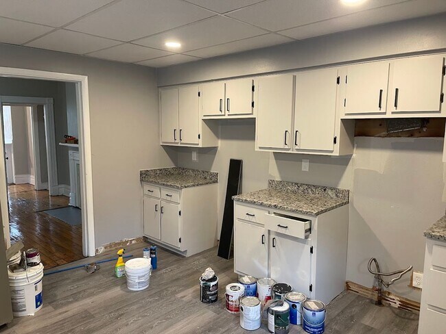 Building Photo - Beautiful, Sparkling New Kitchen - 4 Bedro...