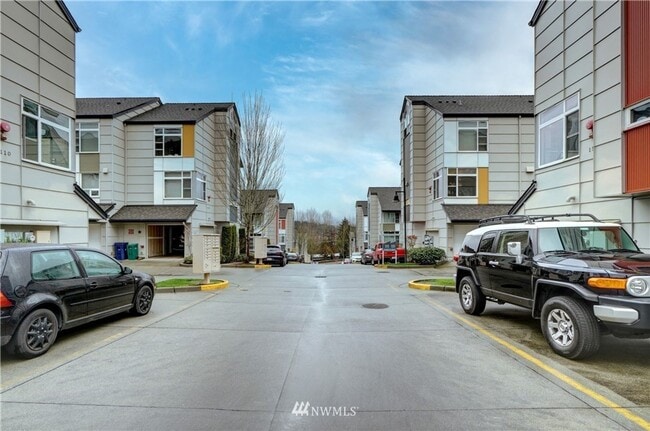 Building Photo - Modern Redmond Townhouse near Microsoft