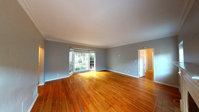 Building Photo - 108 N Sweetzer Ave