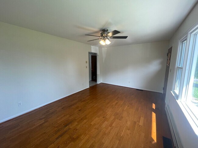 Foto del edificio - 5631 Rolling Hills Dr