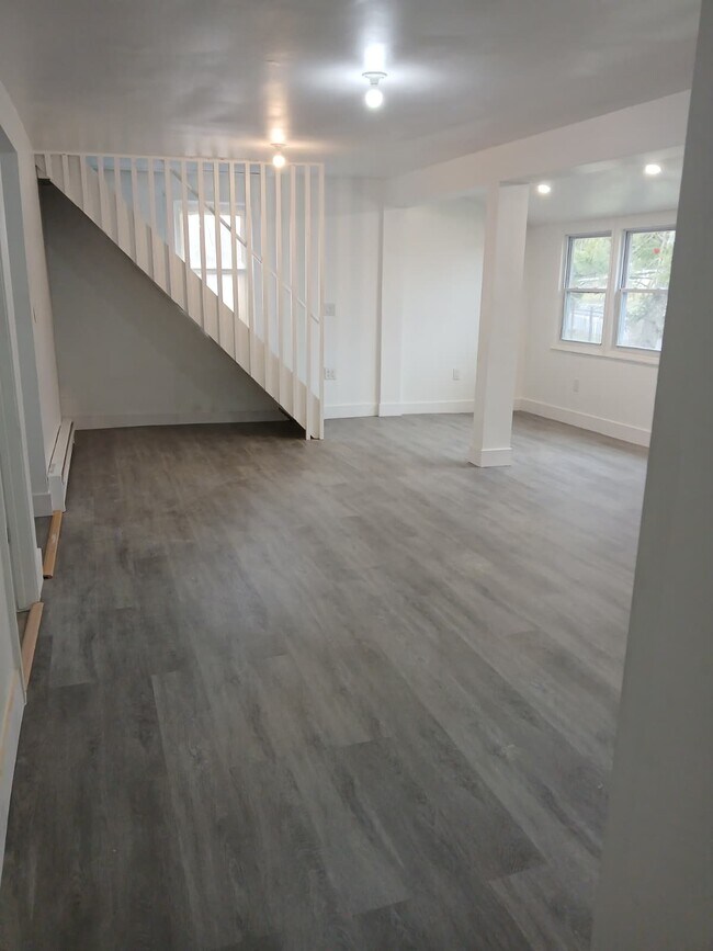 Foto del edificio - 110 Tuthill Rd