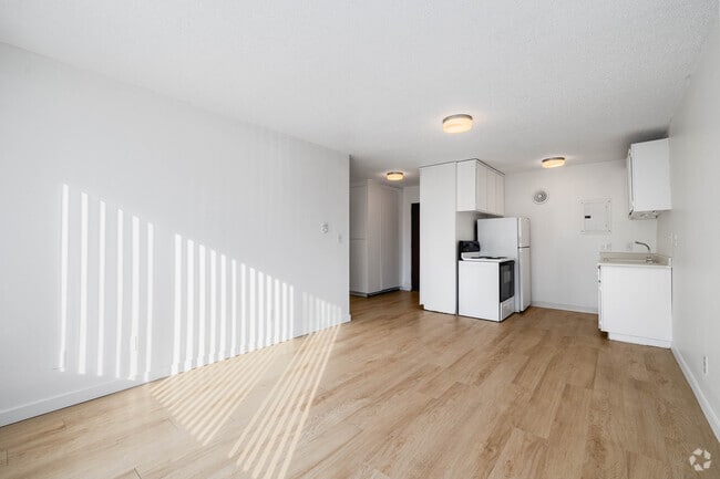 Interior Photo - Crestview