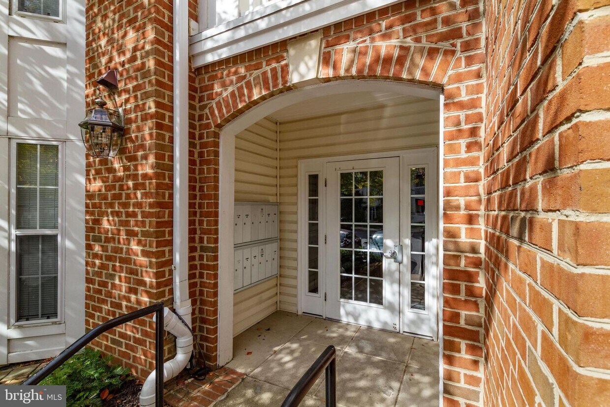 Primary Photo - 5901 Millrace Ct