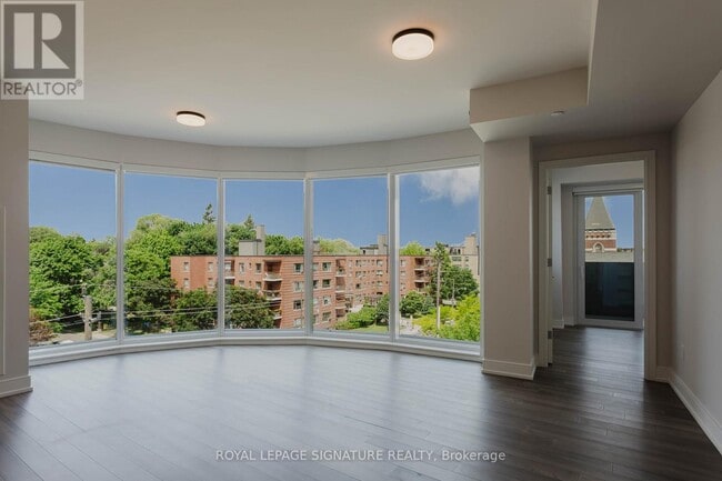 Photo du bâtiment - 2525 Bathurst St