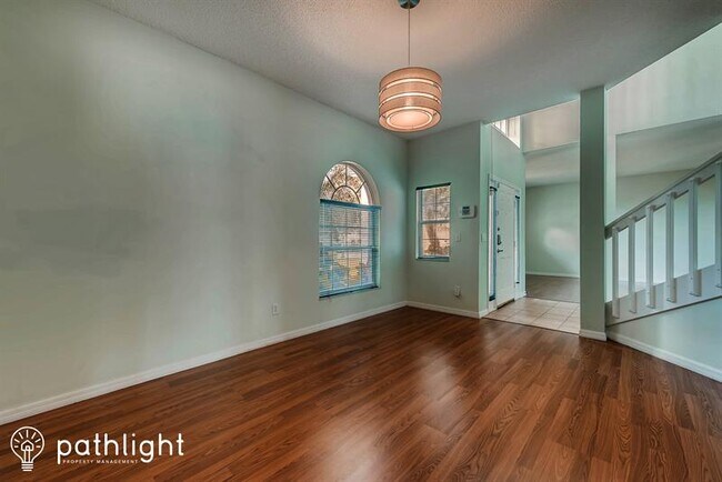 Building Photo - 1713 Glenhaven Cir