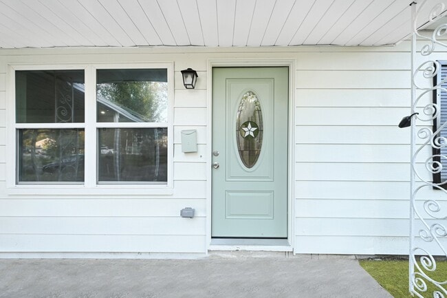 Building Photo - 10609 Murr Way