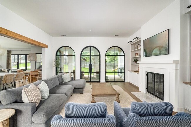 Building Photo - 2902 Oak Haven Dr