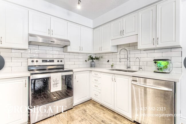 Photo du bâtiment - Spacious 3-Bedroom Townhome – 1,800 Sq Ft ...