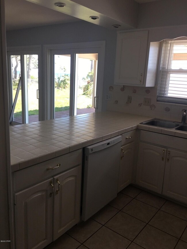 Building Photo - 5816 Bay Front Dr