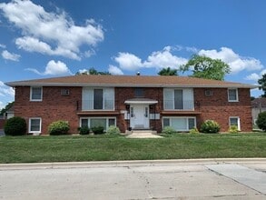 Building Photo - 7300 S 78th Ave