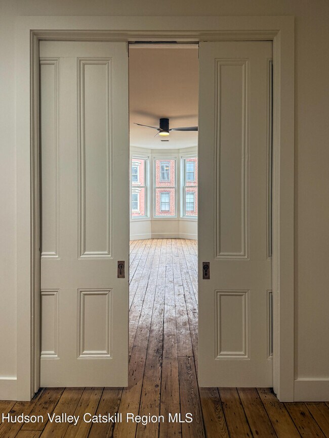 Building Photo - 438 Warren St