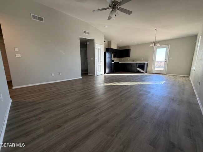 Building Photo - 14316 Paraiso Dr